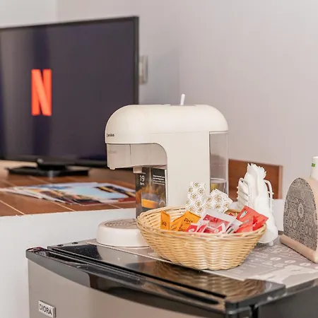 Centro Storico Redmood House A 5 Min Dal Mare, Wi-fi, A/c E Netflix Lägenhet Barletta