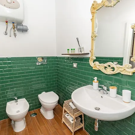 Centro Storico Redmood House A 5 Min Dal Mare, Wi-fi, A/c E Netflix *
