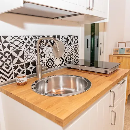 Centro Storico Redmood House A 5 Min Dal Mare, Wi-fi, A/c E Netflix * Barletta