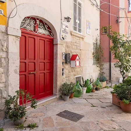 Centro Storico Redmood House A 5 Min Dal Mare, Wi-fi, A/c E Netflix * Barletta