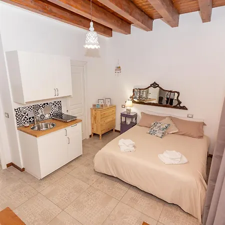 Apartment Centro Storico Redmood House A 5 Min Dal Mare, Wi-fi, A/c E Netflix *