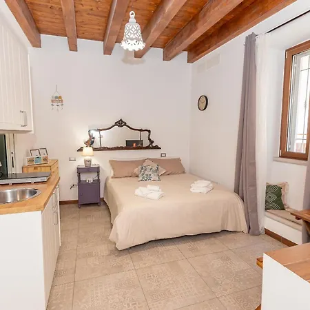Apartment Centro Storico Redmood House A 5 Min Dal Mare, Wi-fi, A/c E Netflix
