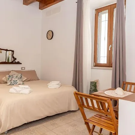 Centro Storico Redmood House A 5 Min Dal Mare, Wi-fi, A/c E Netflix Barletta